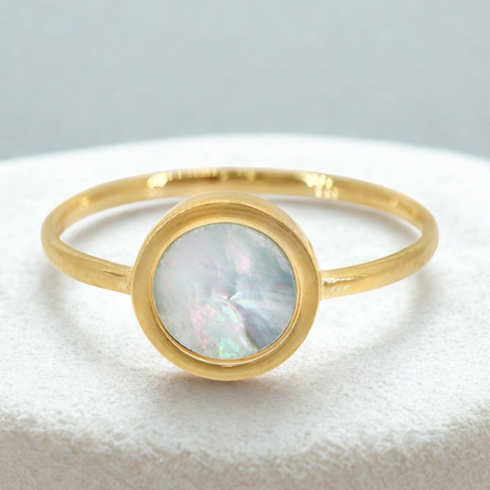 10KT Gold Mother of Pearl Bezel set ring