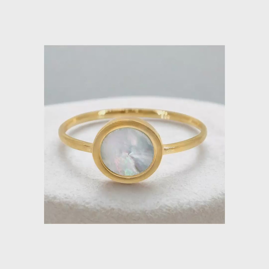 10KT Gold Mother of Pearl Bezel set ring
